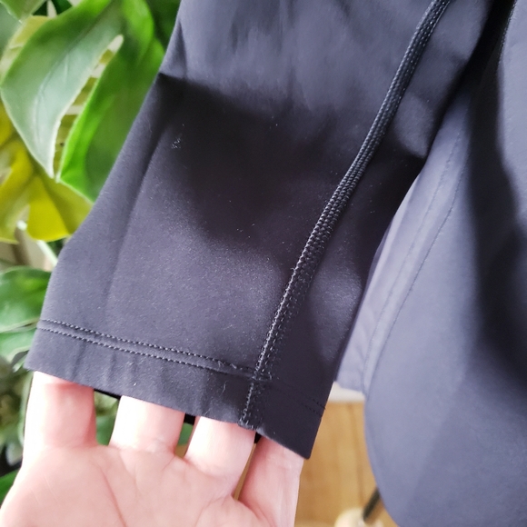 Lululemon Pleat On Long Sleeve Black - 6 - Picture 12 of 14